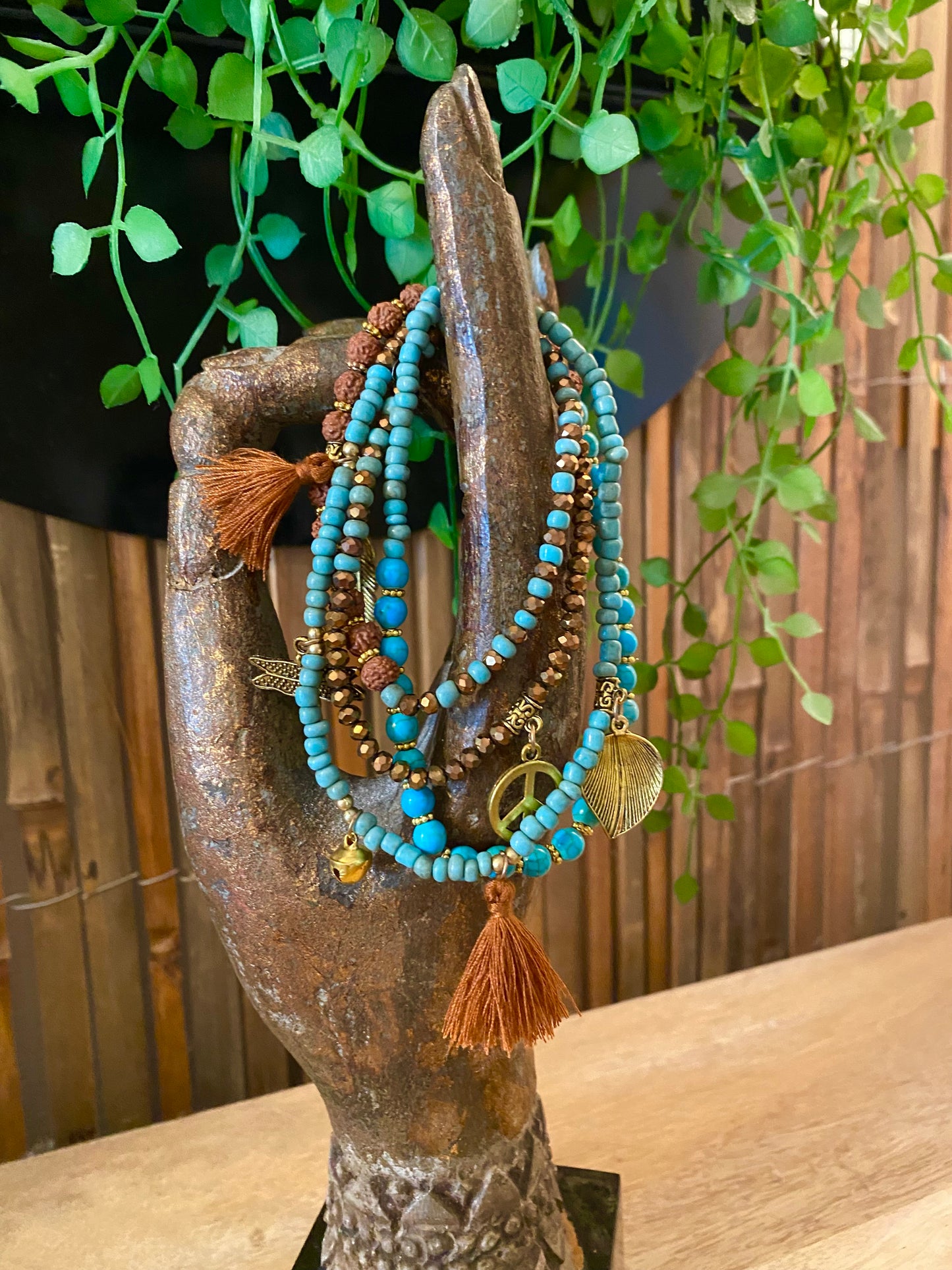 NECKLACES / BRACLETS