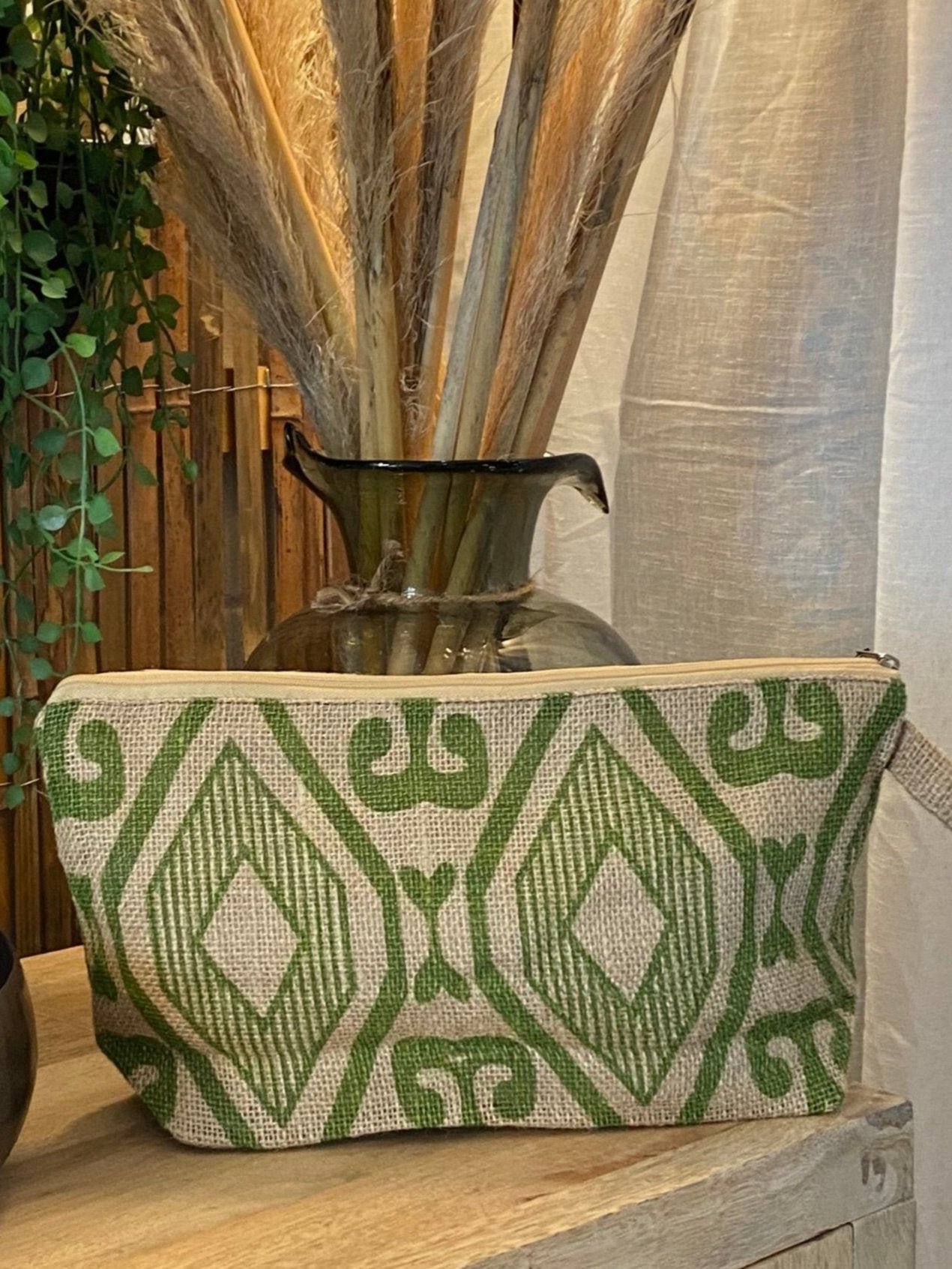 HESSIAN CLUTCH